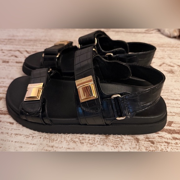 Black Sandals with Gold Accents Steve Madden - Picture 3 of 6